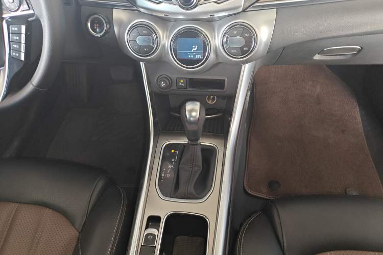 Used BYD Song 2016 GaiShi Edition 1.5TID Automatic Elite Model Gear Lever