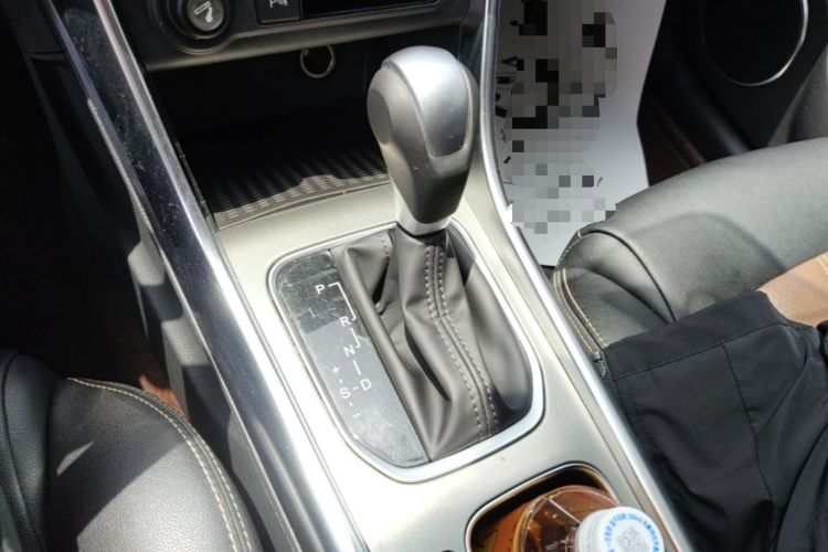 Used BYD Song 2016 GaiShi Edition 1.5TID Automatic Elite Model Gear Lever