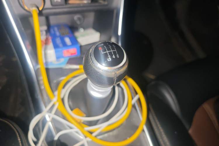 Used BYD Song 2016 GaiShi Edition 1.5TI Manual Elite Model Gear Lever