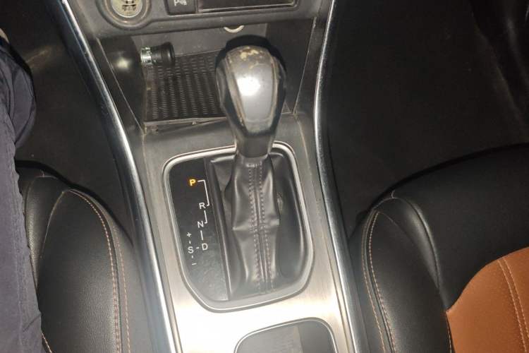 Used BYD Song 2016 GaiShi Edition 1.5TID Automatic Elite Model Gear Lever