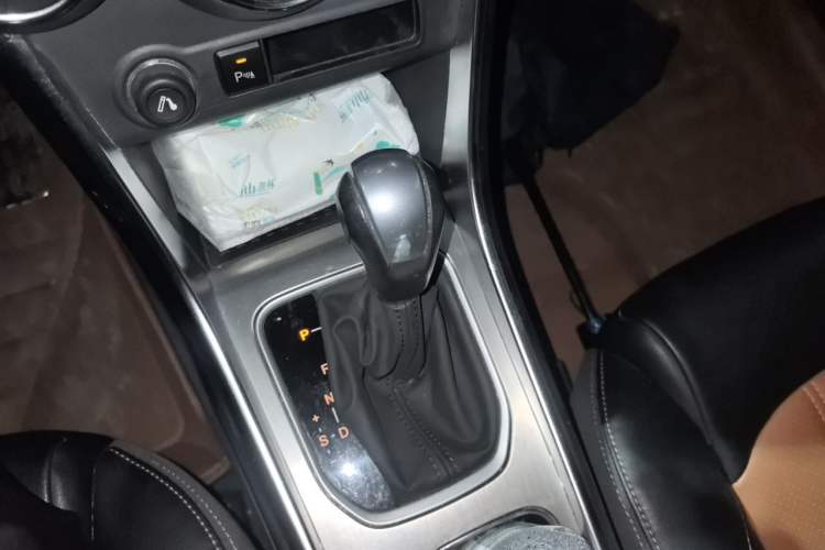 Used BYD Song 2016 2.0TID Automatic Prestige Edition Gear Lever