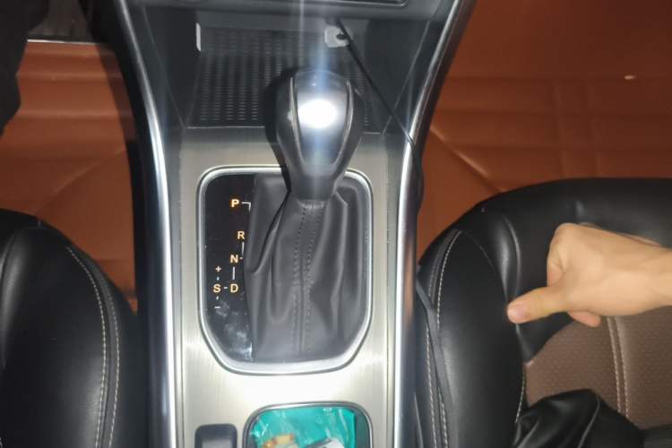 Used BYD Song 2016 GaiShi Edition 1.5TID Automatic Elite Model Gear Lever