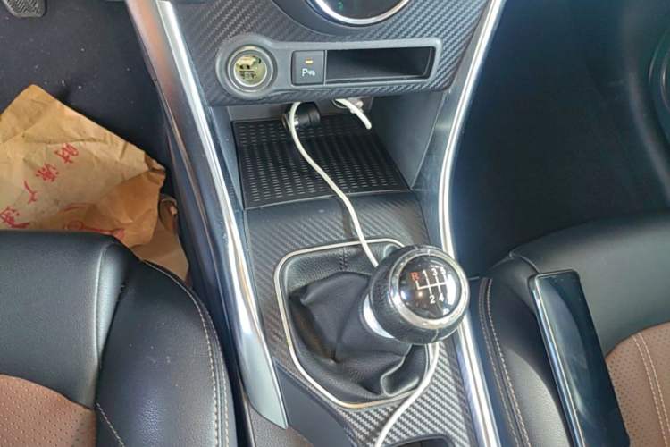 Used BYD Song 2016 GaiShi Edition 1.5TI Manual Elite Model Gear Lever