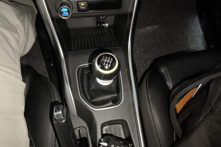 Used BYD Song 2016 1.5TI Manual Luxury Model Gear Lever