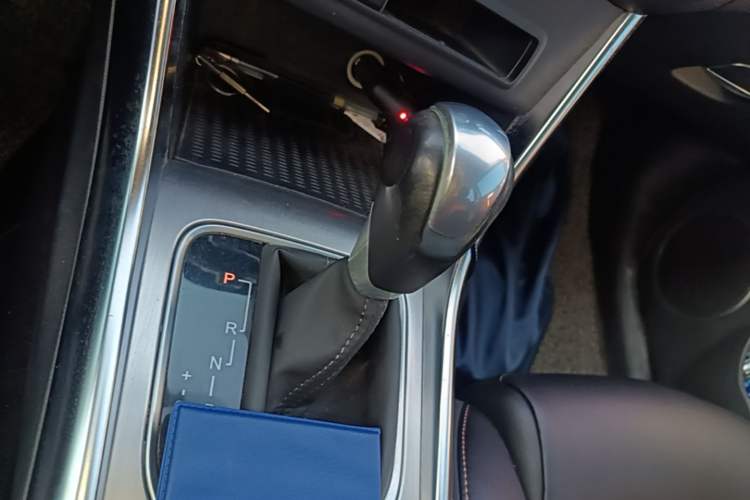 Used BYD Song 2016 2.0TID Automatic Prestige Edition Gear Lever