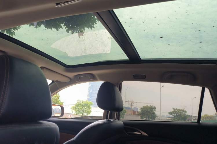 Used BYD Song 2016 1.5TI Manual Luxury Model Headliner