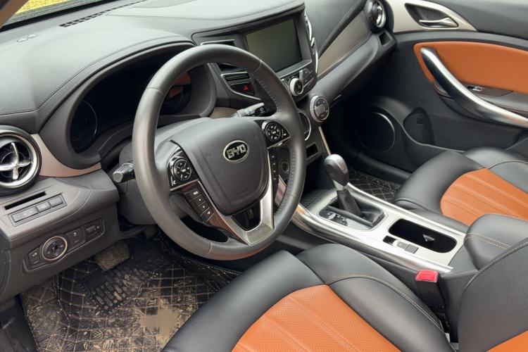 Used BYD Song 2016 2.0TID Automatic Prestige Edition Interior 1