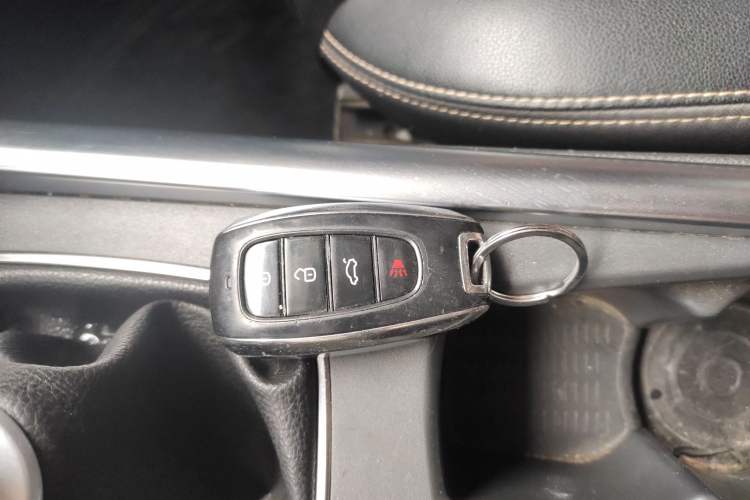 Used BYD Song 2016 GaiShi Edition 1.5TI Manual Elite Model Interior 1