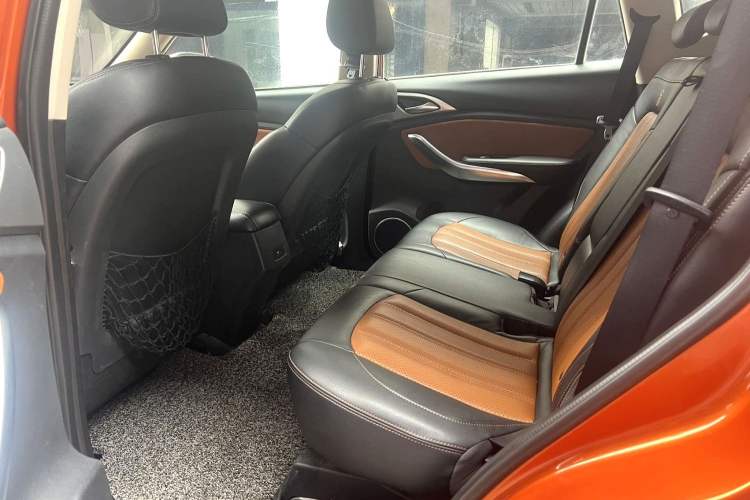Used BYD Song 2016 1.5TI Manual Luxury Model Interior 2