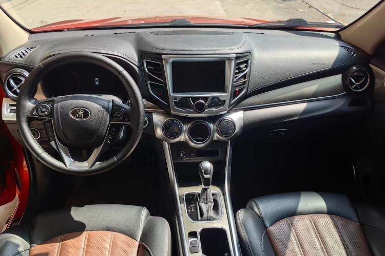 Used BYD Song 2016 GaiShi Edition 1.5TID Automatic Elite Model Interior 2