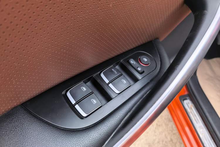 Used BYD Song 2016 GaiShi Edition 1.5TI Manual Elite Model Interior 2