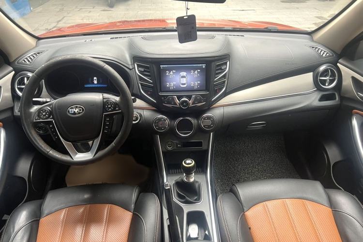 Used BYD Song 2016 1.5TI Manual Luxury Model Interior 3