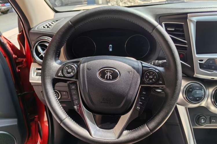 Used BYD Song 2016 GaiShi Edition 1.5TID Automatic Elite Model Interior 3