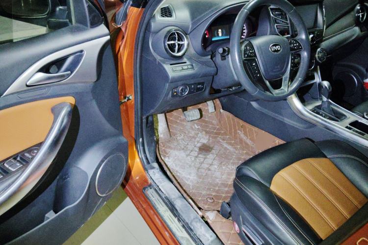 Used BYD Song 2016 2.0TID Automatic Prestige Edition Interior 3