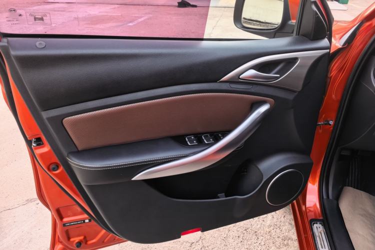 Used BYD Song 2016 GaiShi Edition 1.5TI Manual Elite Model Interior 3
