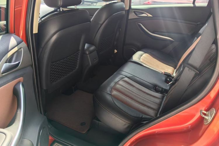 Used BYD Song 2016 GaiShi Edition 1.5TID Automatic Elite Model Interior 4