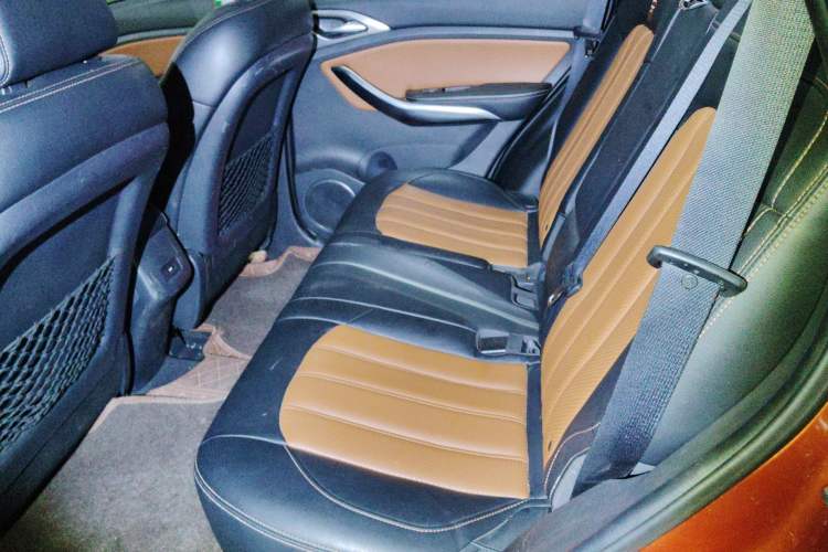 Used BYD Song 2016 2.0TID Automatic Prestige Edition Interior 4