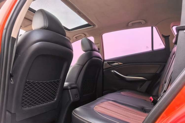 Used BYD Song 2016 GaiShi Edition 1.5TI Manual Elite Model Interior 4