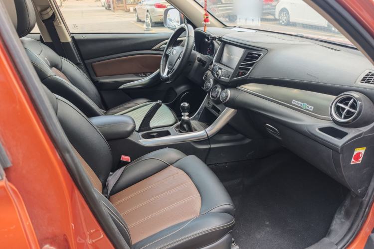 Used BYD Song 2016 Gaishi Edition 1.5TI Manual Haoya Model Interior 5