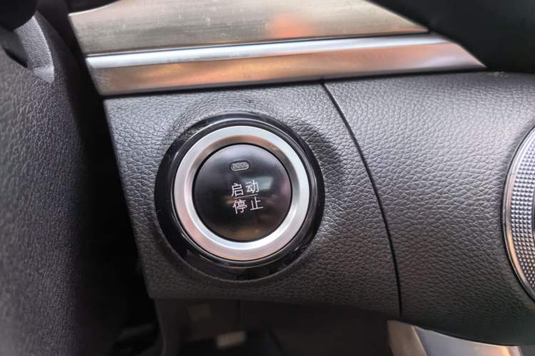 Used BYD Song 2016 GaiShi Edition 1.5TI Manual Elite Model Interior 6