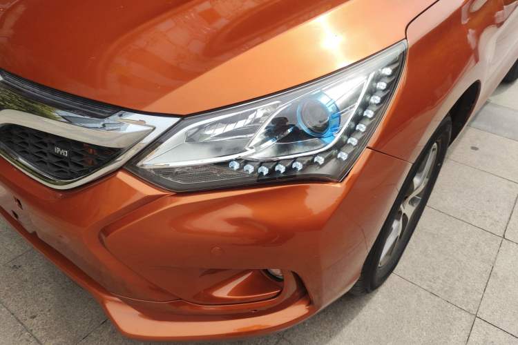 Used BYD Song 2016 Gaishi Edition 1.5TID Automatic Luxury Model Left Front Headlight