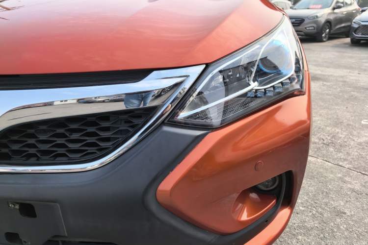 Used BYD Song 2016 2.0TID Automatic Prestige Edition Left Front Headlight