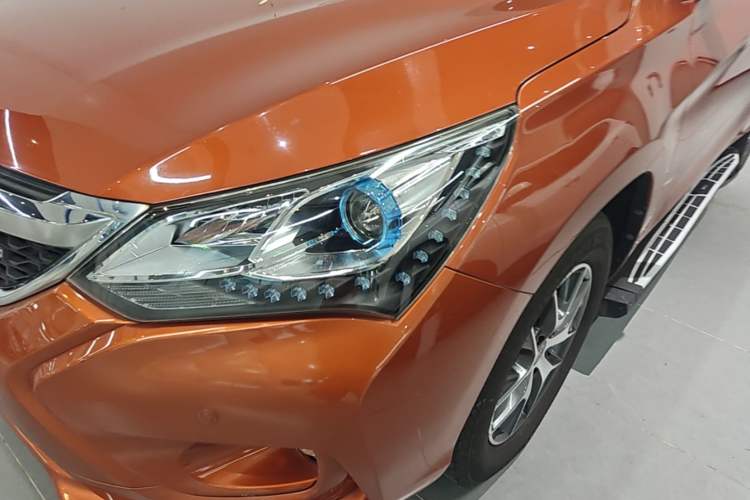 Used BYD Song 2016 Gaishi Edition 1.5TID Automatic Luxury Model Left Front Headlight