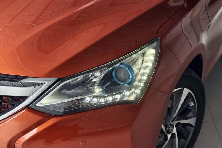 Used BYD Song 2016 2.0TID Automatic Flagship Edition Left Front Headlight