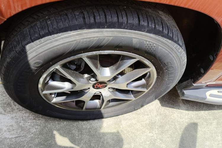 Used BYD Song 2016 GaiShi Edition 1.5TID Automatic Elite Model Left Front Wheel Hub