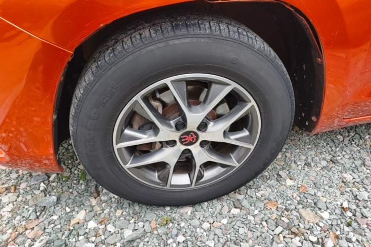 Used BYD Song 2016 GaiShi Edition 1.5TI Manual Elite Model Left Front Wheel Hub