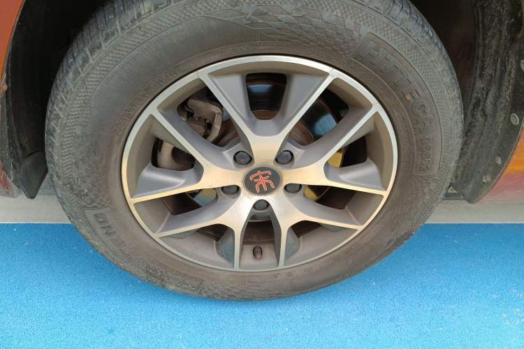 Used BYD Song 2016 Gaishi Edition 1.5TI Manual Leading Model Left Front Wheel Hub
