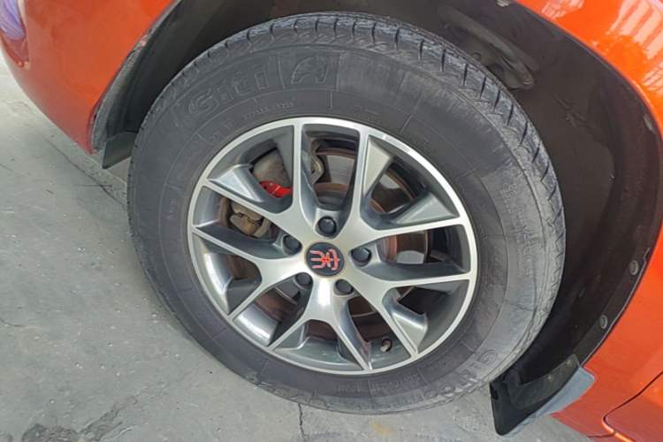 Used BYD Song 2016 GaiShi Edition 1.5TI Manual Elite Model Left Front Wheel Hub