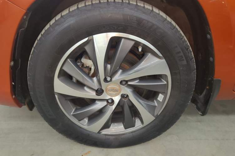 Used BYD Song 2016 2.0TID Automatic Prestige Edition Left Front Wheel Hub