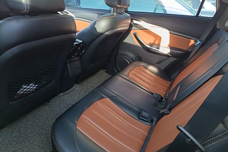 Used BYD Song 2016 2.0TID Automatic Prestige Edition Left Rear Seat