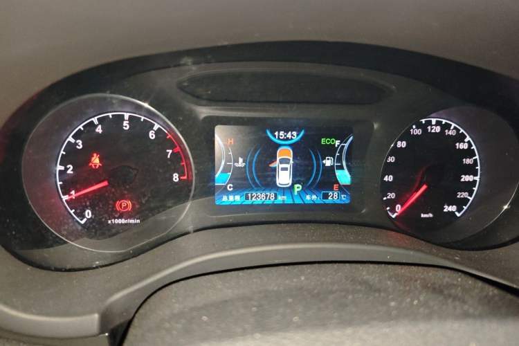 Used BYD Song 2016 GaiShi Edition 1.5TID Automatic Elite Model Odometer Close Up