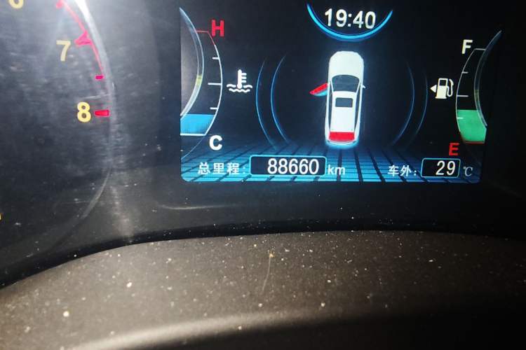 Used BYD Song 2016 GaiShi Edition 1.5TI Manual Elite Model Odometer Close Up