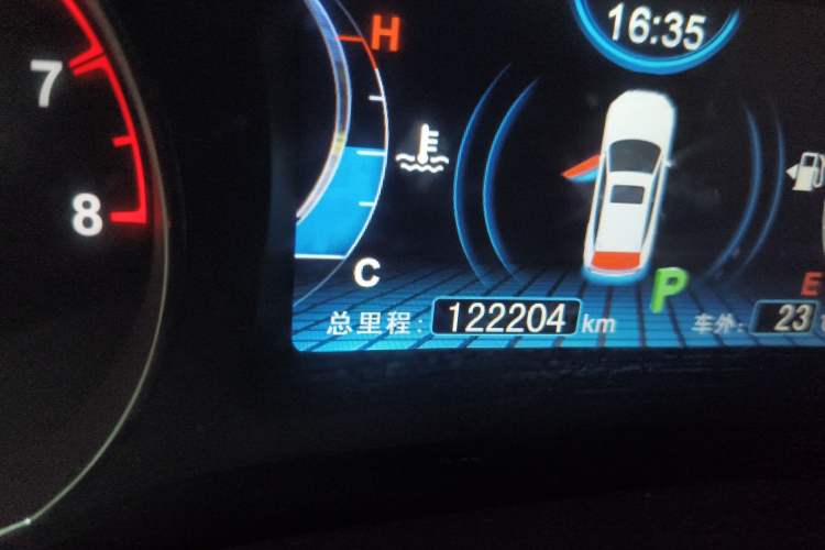 Used BYD Song 2016 GaiShi Edition 1.5TID Automatic Elite Model Odometer Close Up
