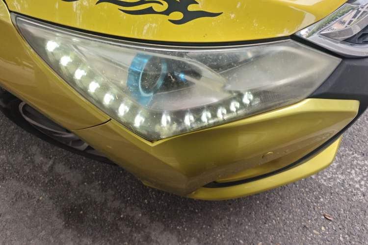 Used BYD Song 2016 1.5TI Manual Luxury Model Right Front Headlight