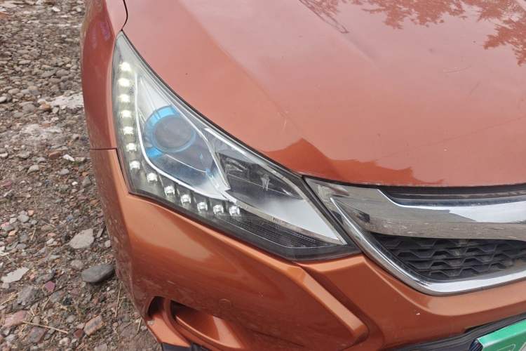 Used BYD Song 2016 Gaishi Edition 1.5TID Automatic Luxury Model Right Front Headlight