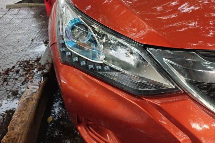 Used BYD Song 2016 GaiShi Edition 1.5TID Automatic Elite Model Right Front Headlight