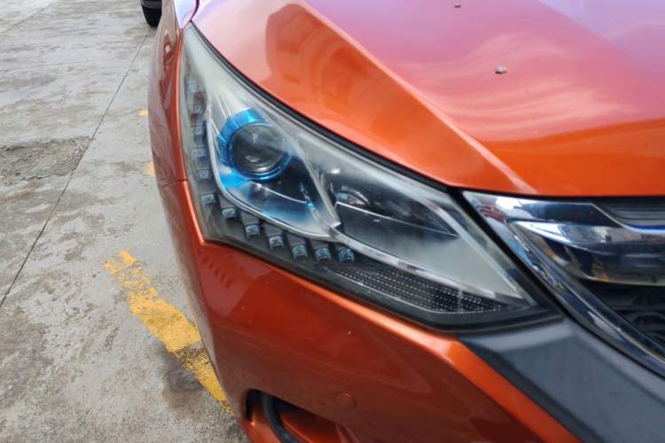 Used BYD Song 2016 1.5TI Manual Luxury Model Right Front Headlight