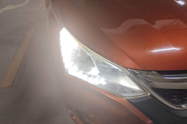 Used BYD Song 2016 2.0TID Automatic Prestige Edition Right Front Headlight