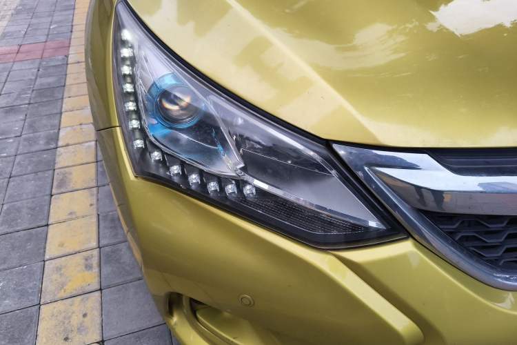 Used BYD Song 2016 GaiShi Edition 1.5TID Automatic Elite Model Right Front Headlight