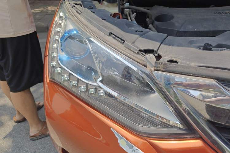 Used BYD Song 2016 1.5TI Manual Luxury Model Right Front Headlight