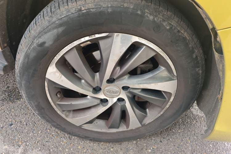 Used BYD Song 2016 1.5TI Manual Luxury Model Right Front Wheel Hub