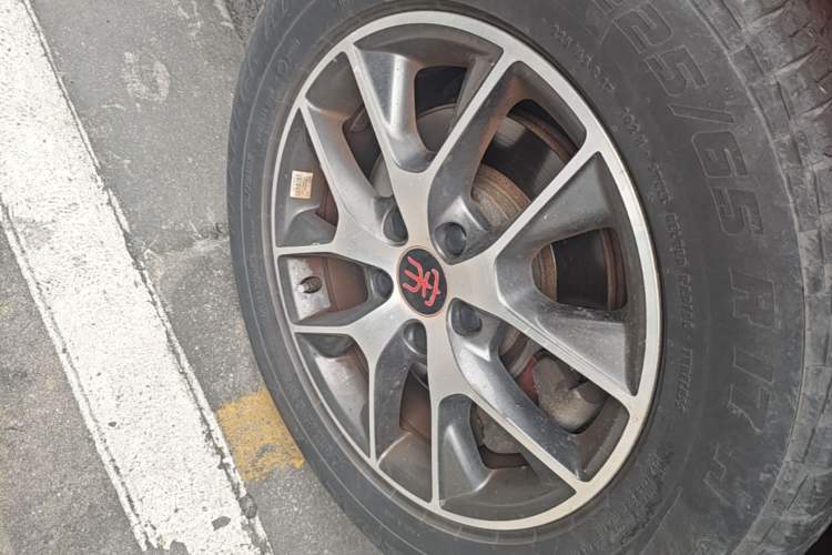Used BYD Song 2016 GaiShi Edition 1.5TID Automatic Elite Model Right Front Wheel Hub