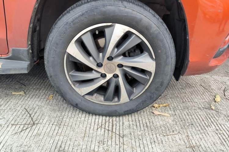 Used BYD Song 2016 1.5TI Manual Luxury Model Right Front Wheel Hub