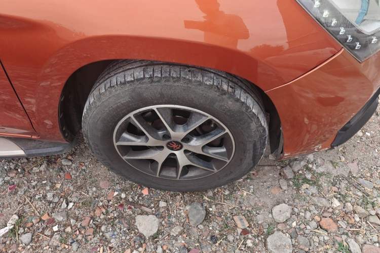 Used BYD Song 2016 Gaishi Edition 1.5TID Automatic Luxury Model Right Front Wheel Hub