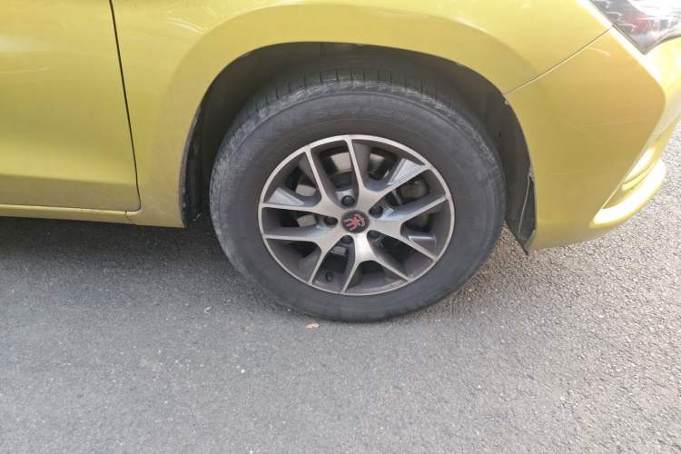 Used BYD Song 2016 Gaishi Edition 1.5TID Automatic Luxury Model Right Front Wheel Hub