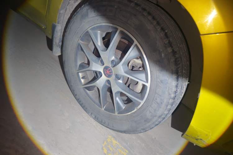 Used BYD Song 2016 GaiShi Edition 1.5TI Manual Elite Model Right Front Wheel Hub